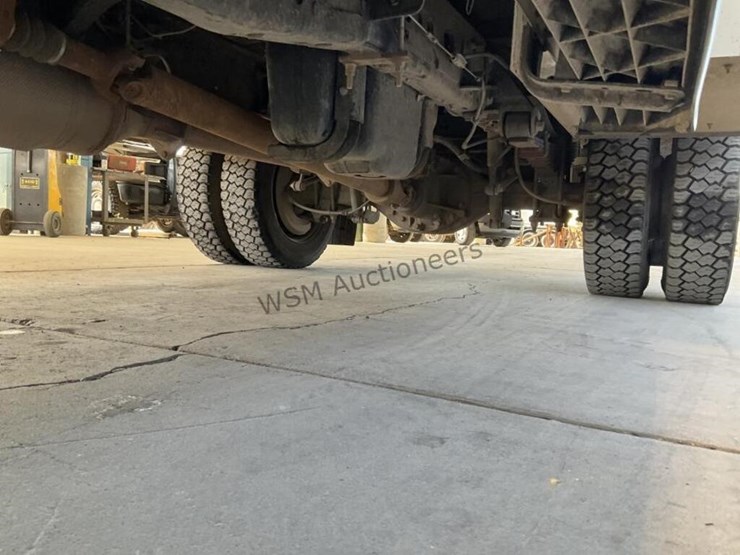 2014-ford-f550-image-30