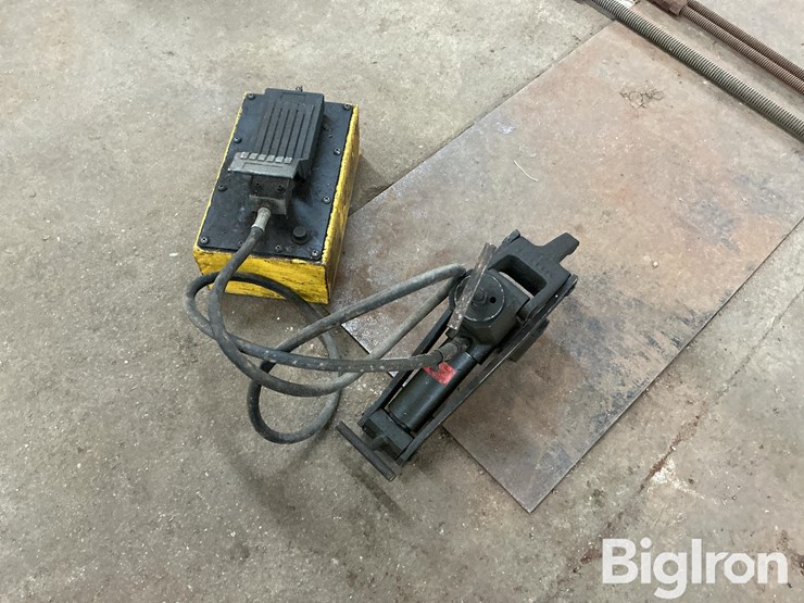 esco-tire-bead-breaker-image-6