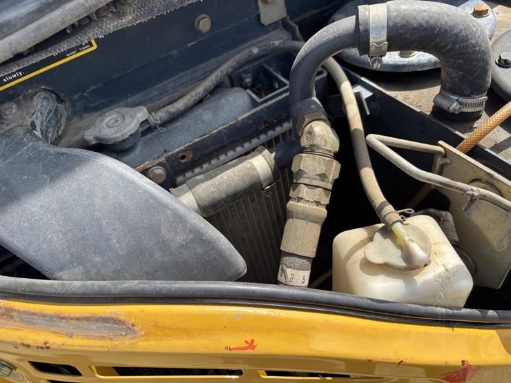 2006-deere-27d-image-42