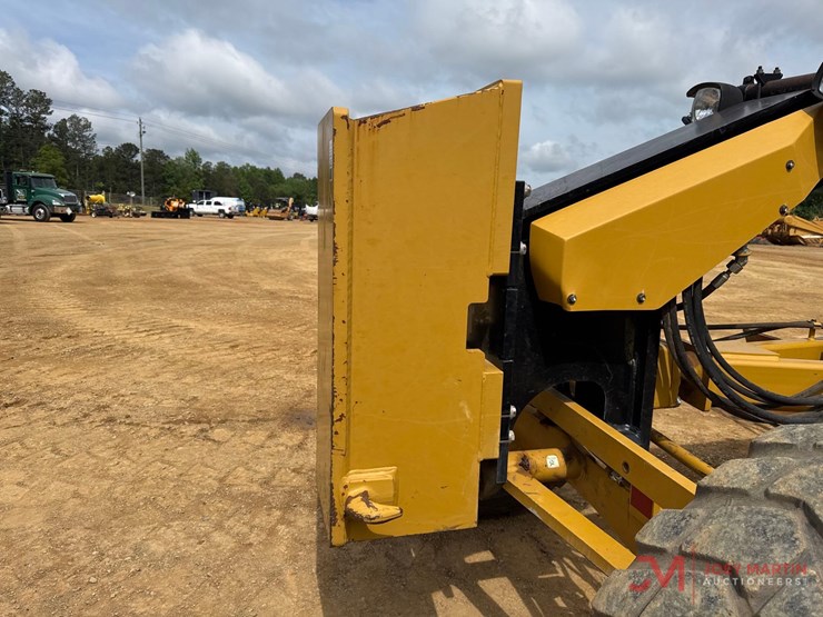 2021-caterpillar-120-image-5