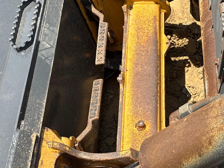 deere-331g-image-7