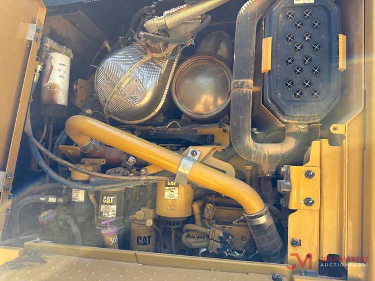 2021-caterpillar-120-image-11
