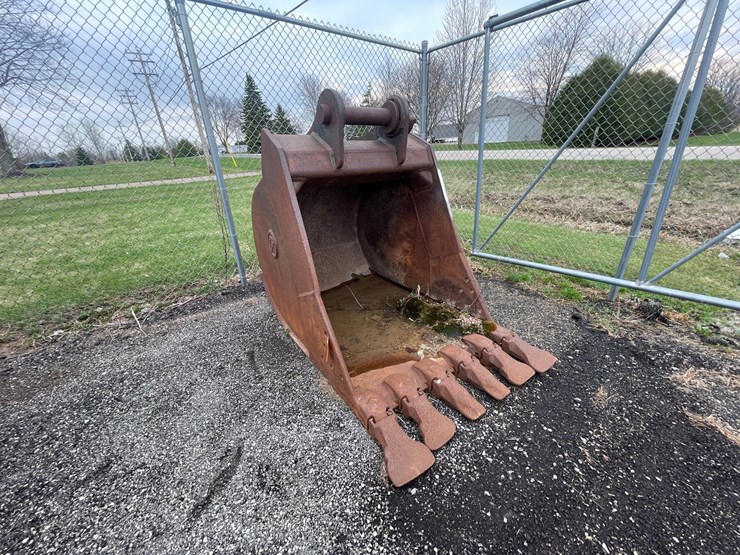 #5003-•-excavator-bucket-image-1