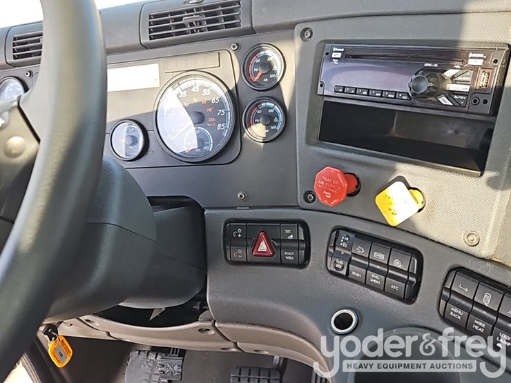 2019-freightliner-cascadia-125-image-30