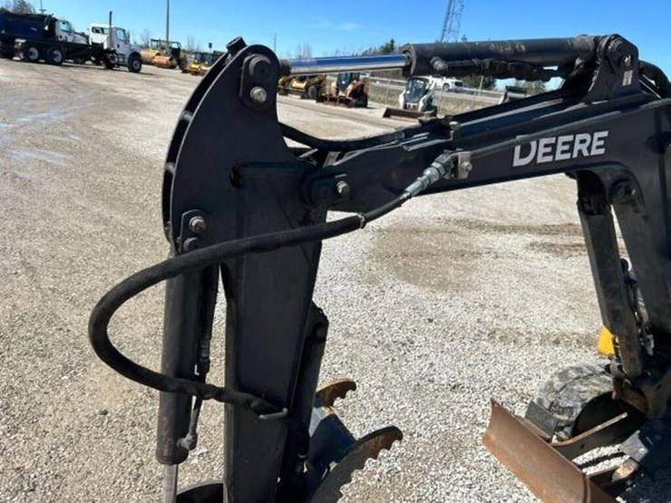 2019-deere-17g-image-20