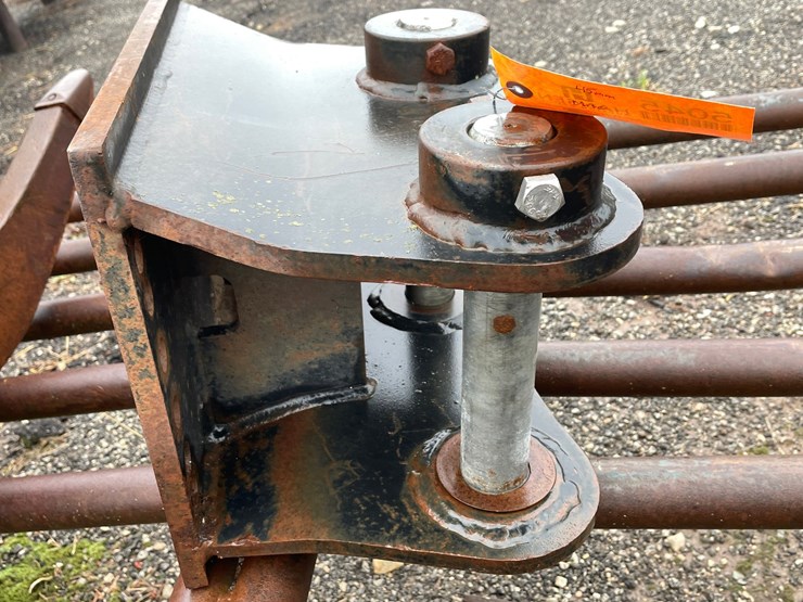 #5045-•-loading-equipment-mounting-bracket-image-5