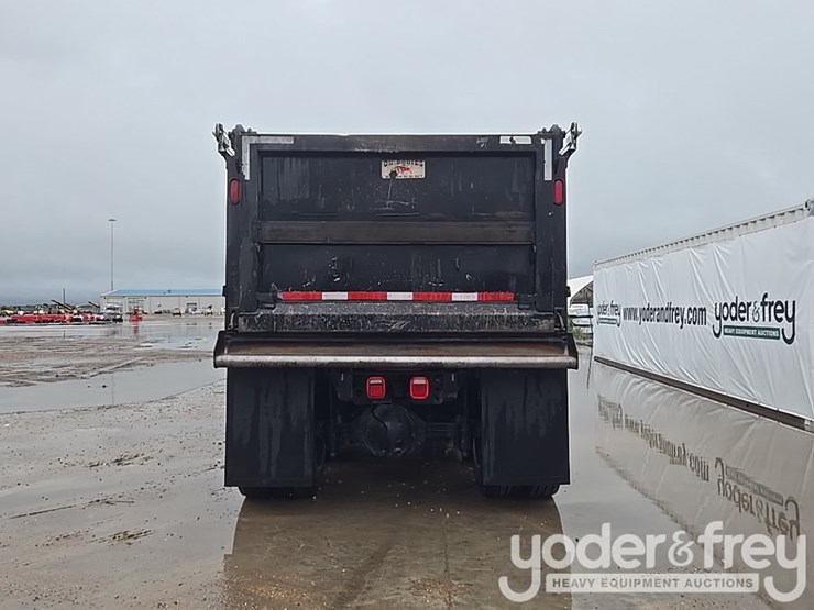 2018-freightliner-108sd-image-4