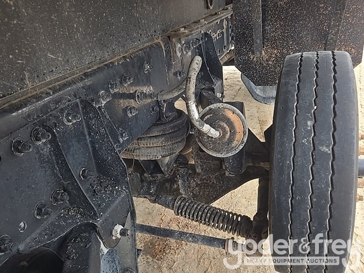 2019-freightliner-108sd-image-32