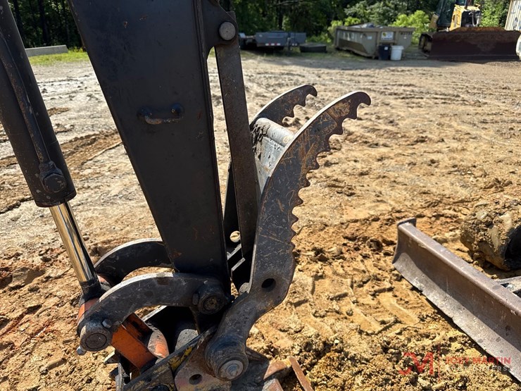 2016-deere-35g-image-13