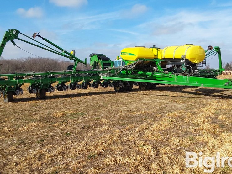 2015-john-deere-1775nt-image-9