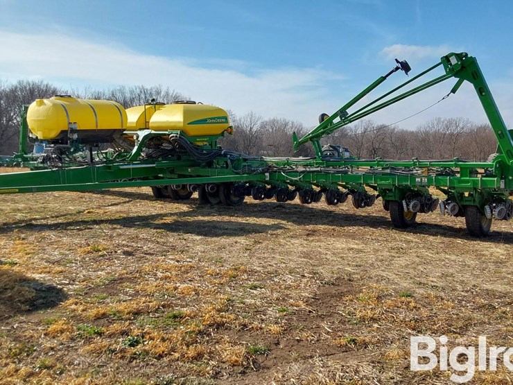 2015-john-deere-1775nt-image-15