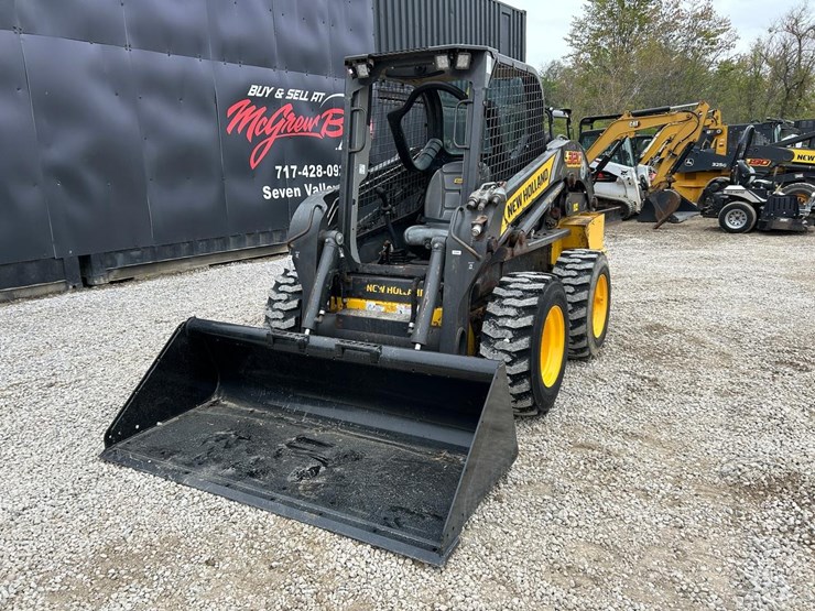 2023-new-holland-l320-image-8