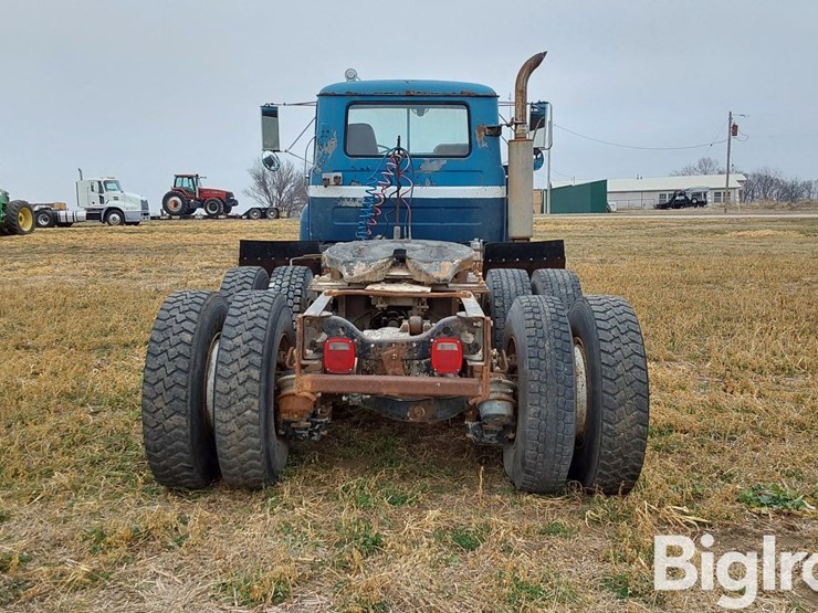 1974-mack-r600-image-6