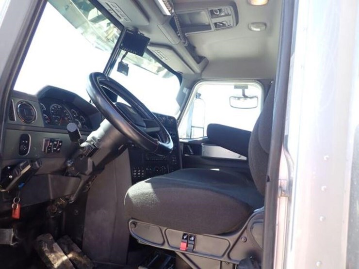 2012-caterpillar-ct660s-image-15