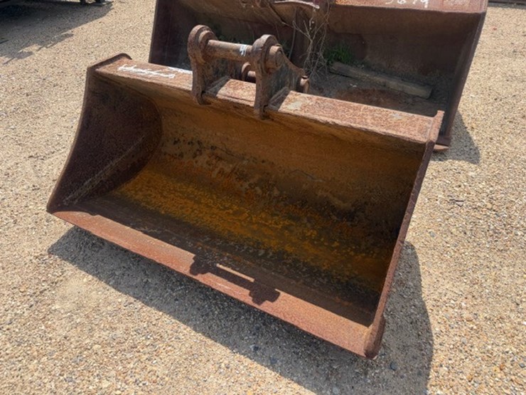 #35851-•-46in-cleanout-bucket-image-1