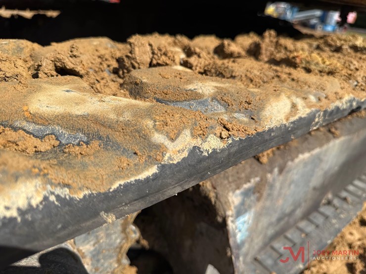 2016-deere-35g-image-5