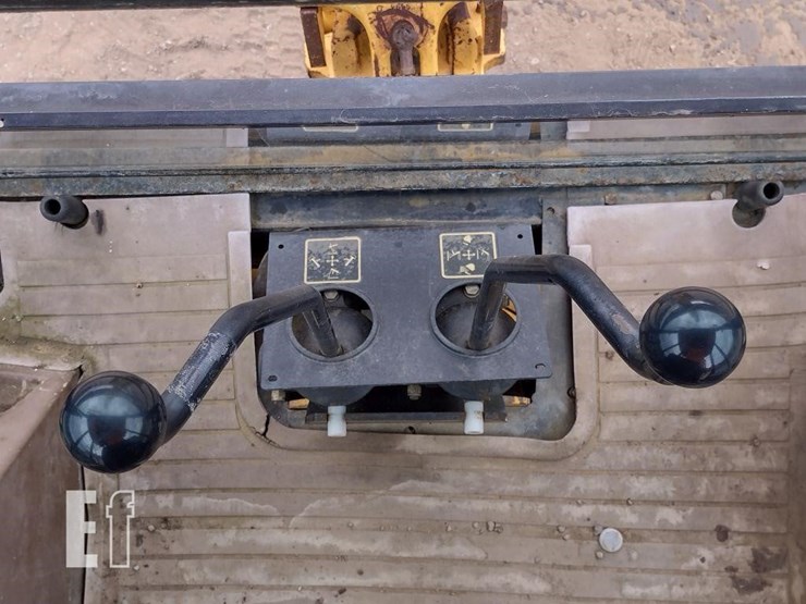 1995-deere-300d-image-9