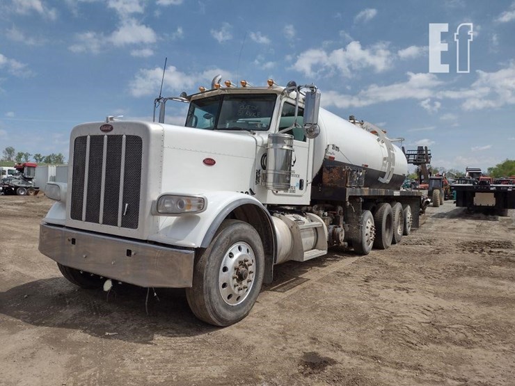 peterbilt-389-image-55