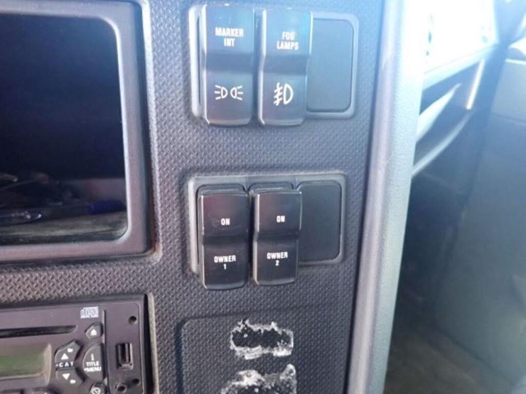 2012-caterpillar-ct660s-image-22