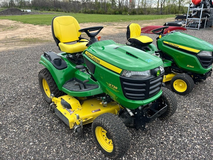 john-deere-x738-image-1