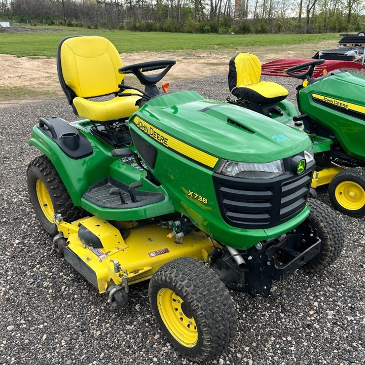 JOHN DEERE X738