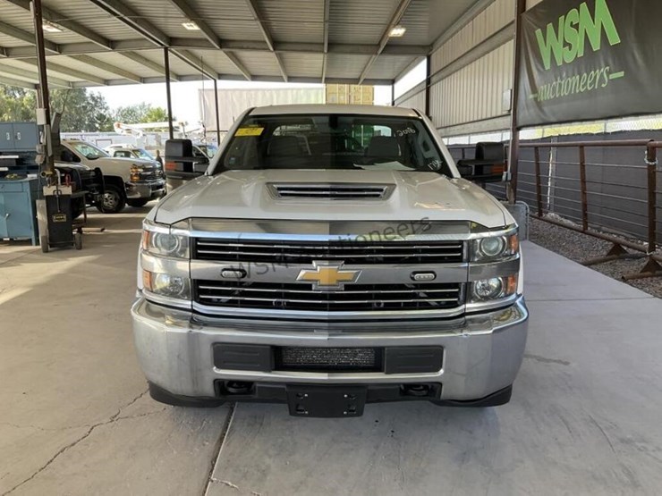 2018-chevrolet-silverado-2500hd-image-3