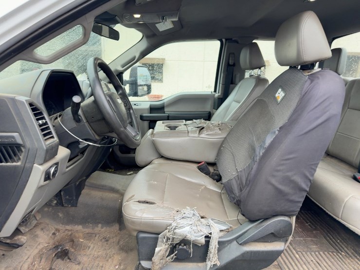 2021-ford-f550-xl-image-22