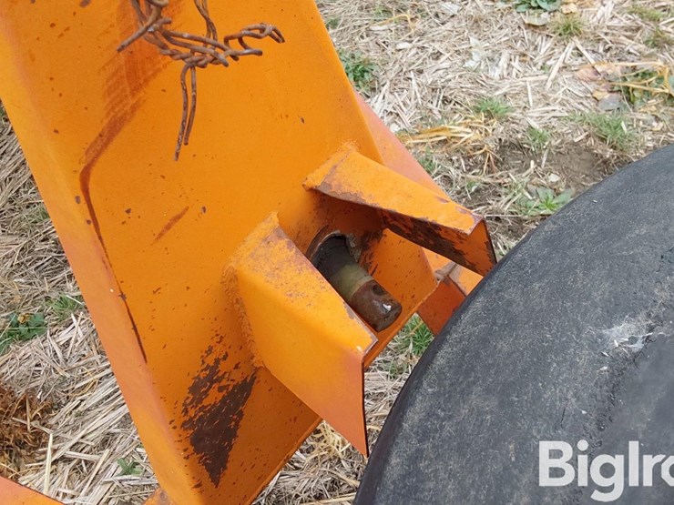 willmar-t/a-dry-fertilizer-spreader-image-9