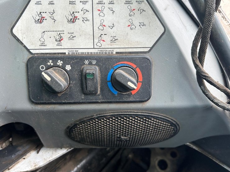 2019-bobcat-s740-image-25