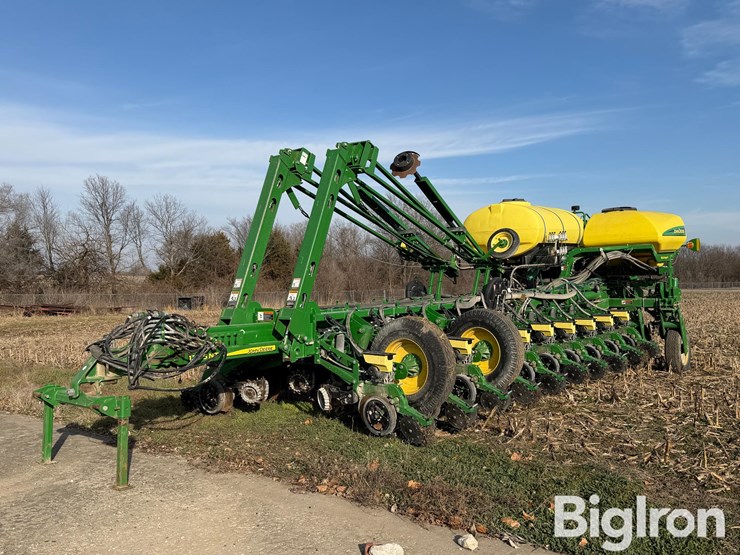 2015-john-deere-1775nt-image-1