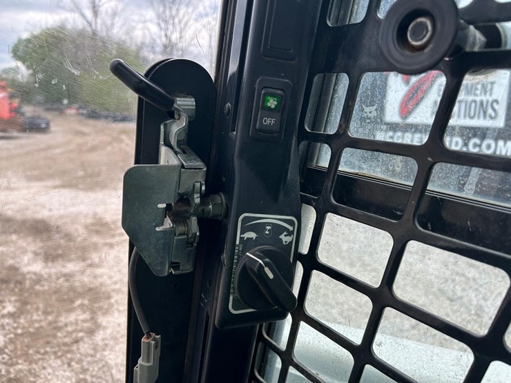 2022-bobcat-t770-image-22