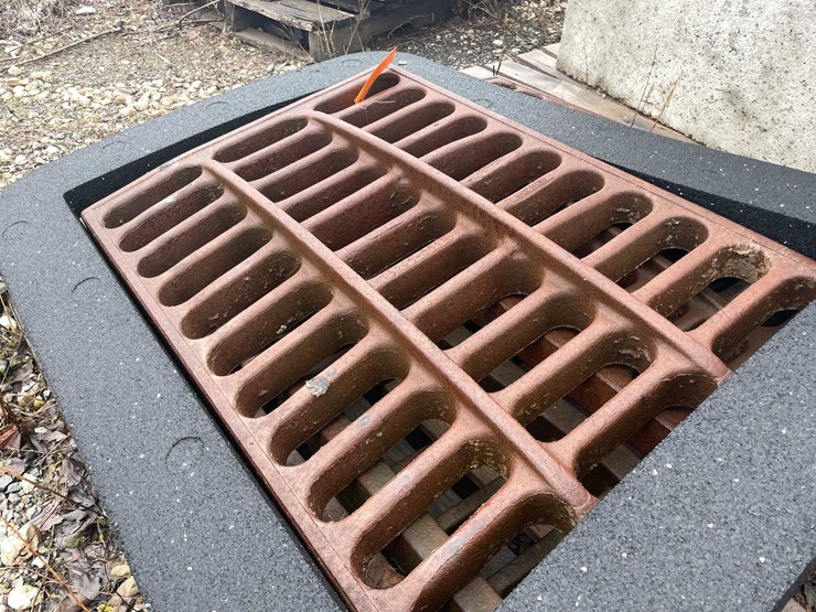 #5081-•-(4)-cast-iron-trench-grates-image-6