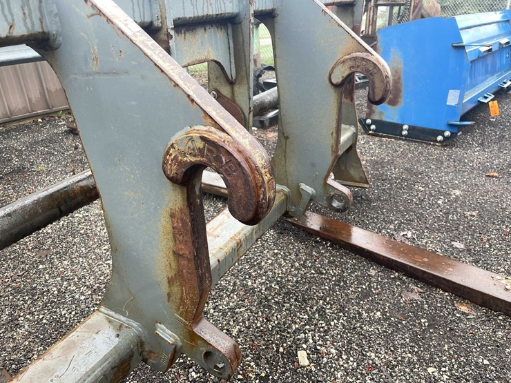#5066-•-set-of-forks-with-quick-attach-mount-image-12