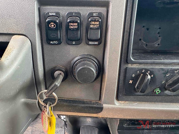2019-peterbilt-348-image-26