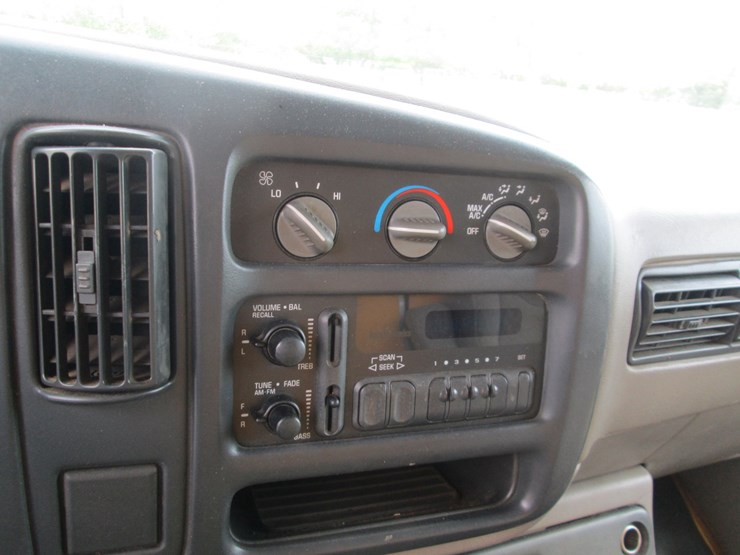 2000-gmc-3500-image-30