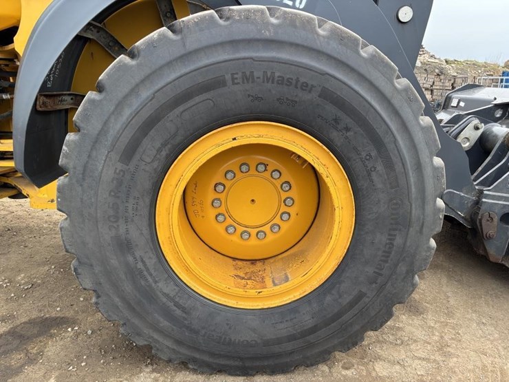 2023-john-deere-544-image-16