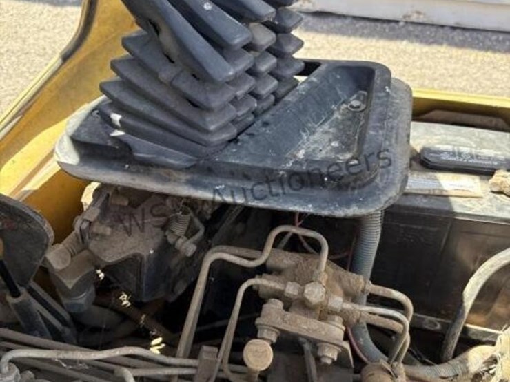 yale-gec080-forklift-image-15
