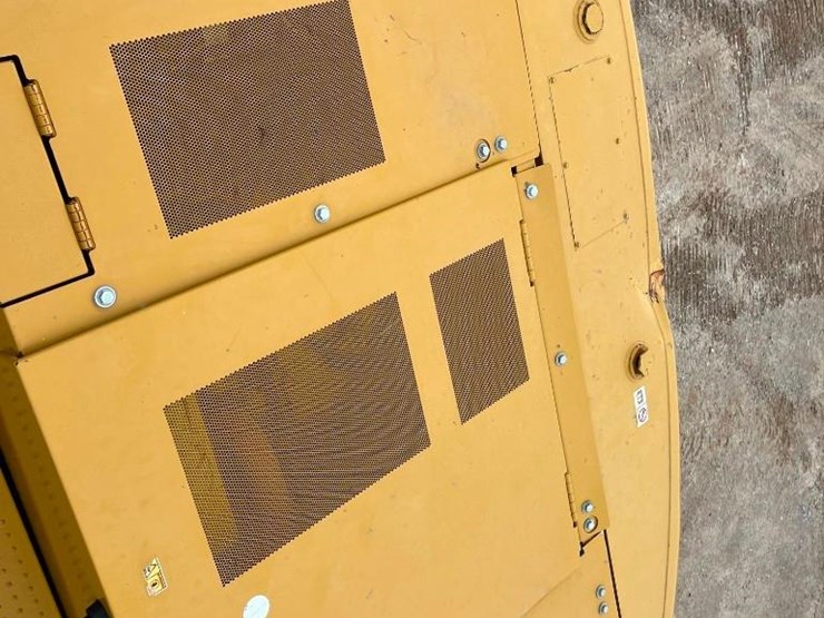 2019-caterpillar-320-image-18