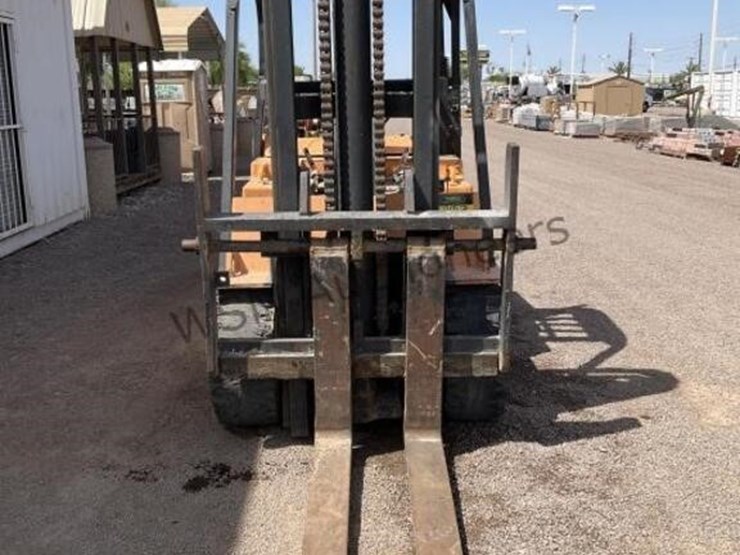 caterpillar-t150d-forklift-image-3