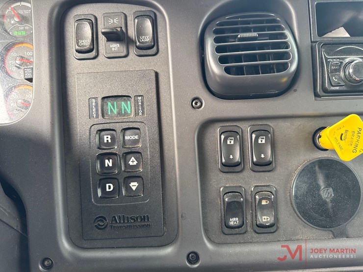 2016-freightliner-114sd-image-26