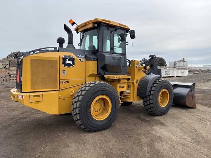 2023-john-deere-544-image-3