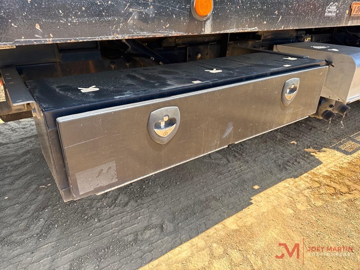 peterbilt-348-image-19