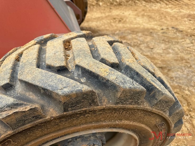 2017-jlg-400s-image-7