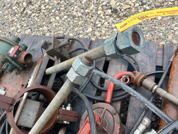 #5087-•-pallet-of-pump-parts-image-11