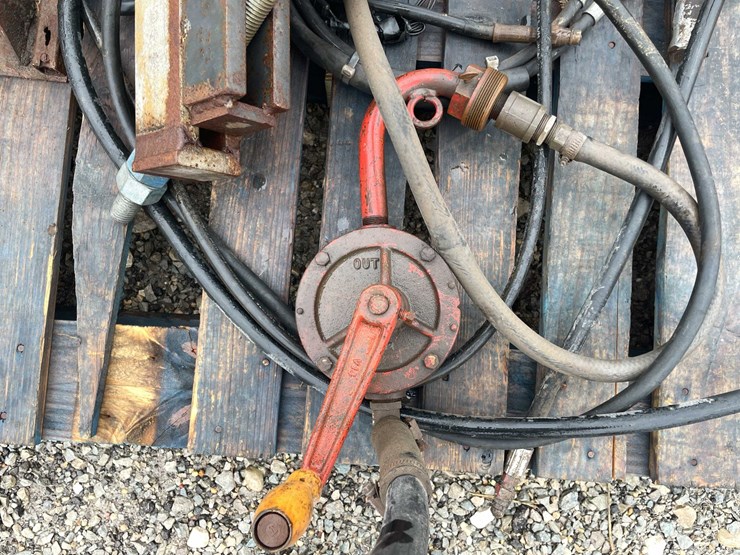 #5087-•-pallet-of-pump-parts-image-14