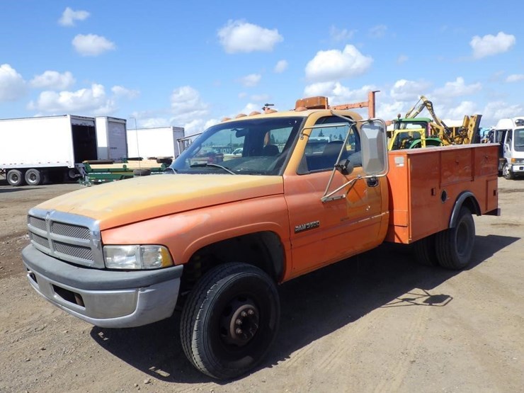 2001-dodge-3500-image-1