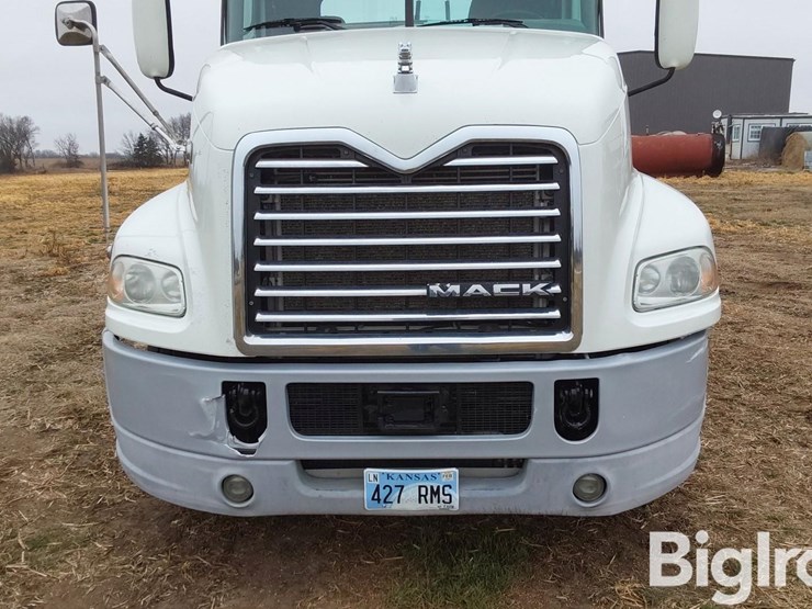 2015-mack-pinnacle-cxu613-t/a-truck-tractor-image-17