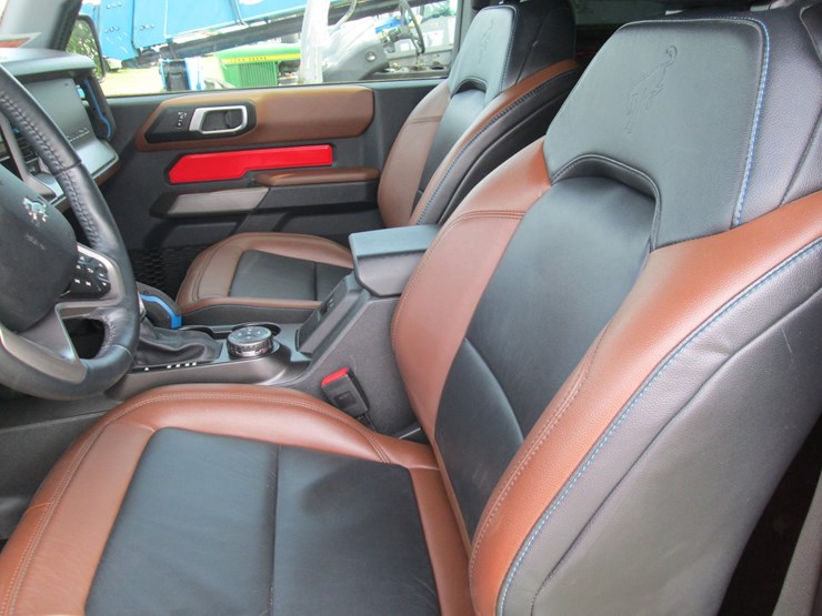 2023-ford-bronco-image-32