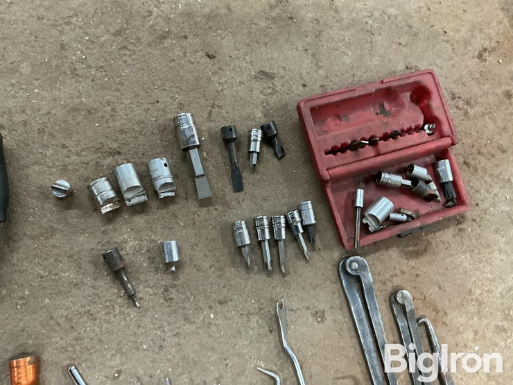 various-hand-tools-image-15