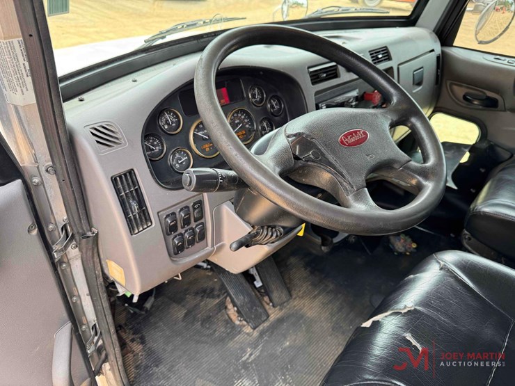 2019-peterbilt-348-image-23